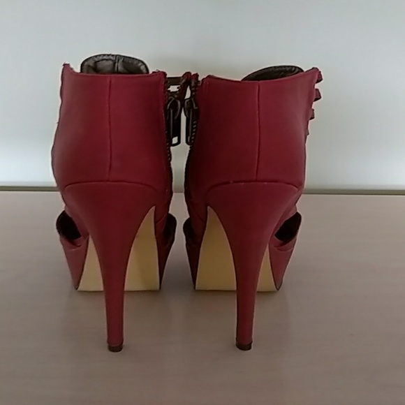 Shoes - Picture 4 of 5
